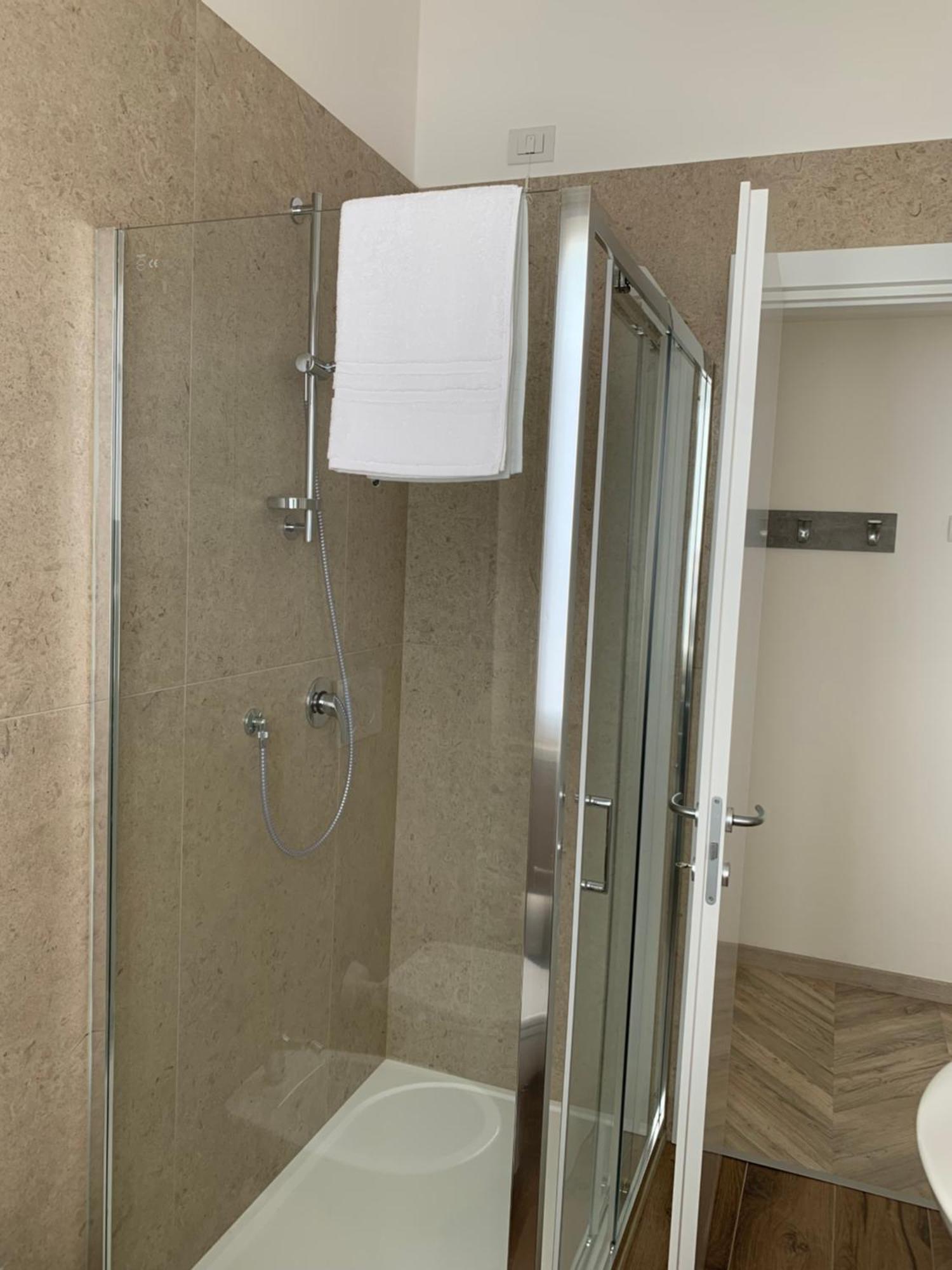 Residenza Letizia Apartment Olginate ภายนอก รูปภาพ